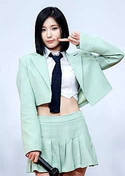 Kim So-hee image 1 of 3