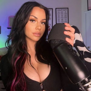 ShotsofSimone ๐
