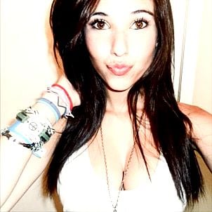 Angie Varona gallery image 9 of 30