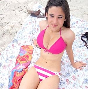 Angie Varona gallery image 14 of 30