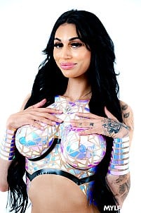 Ariana Starr gallery image 3 of 22