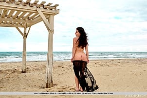 Claire Evans gallery image 5 of 18