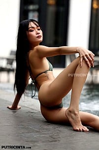 Ryn (Instagram) gallery image 19 of 20