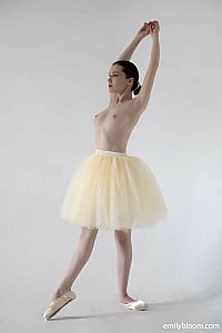 Emily Bloom gallery image 13 of 20