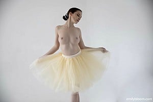 Emily Bloom gallery image 17 of 20