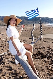 Layla Scarlett enjoys on the beach, spreads and fingers her pink lips below