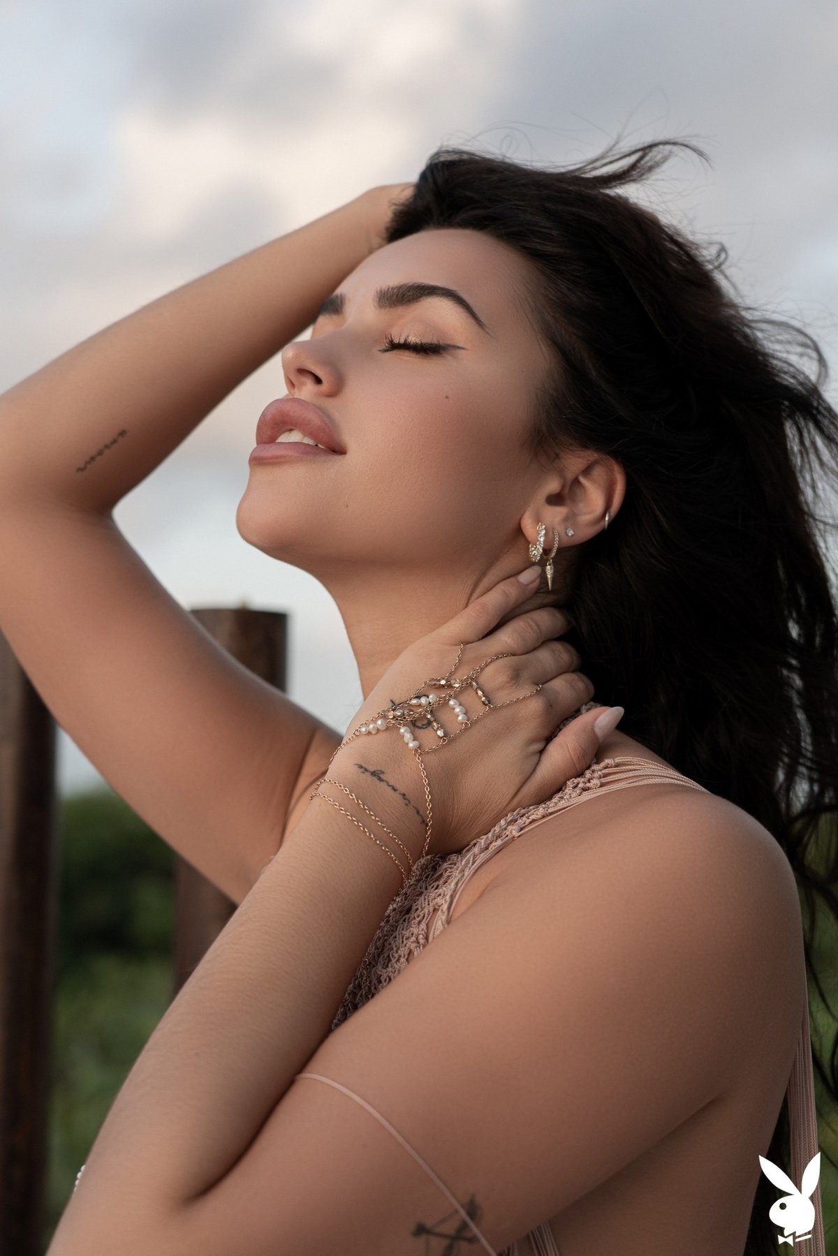 Blackhaired beauty Claudia Tihan teasing us with her sexy body