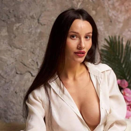 Adel Morel (Olivia Wye)