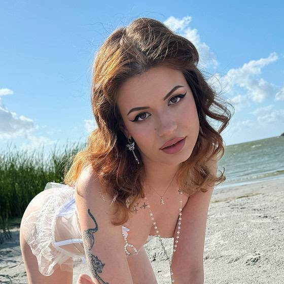 ⭐️ Mia Stone