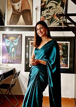 Aahana Kumra image 2 of 4