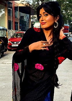 Aarti Puri image 4 of 4