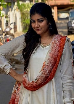 Abi Navya image 2 of 2