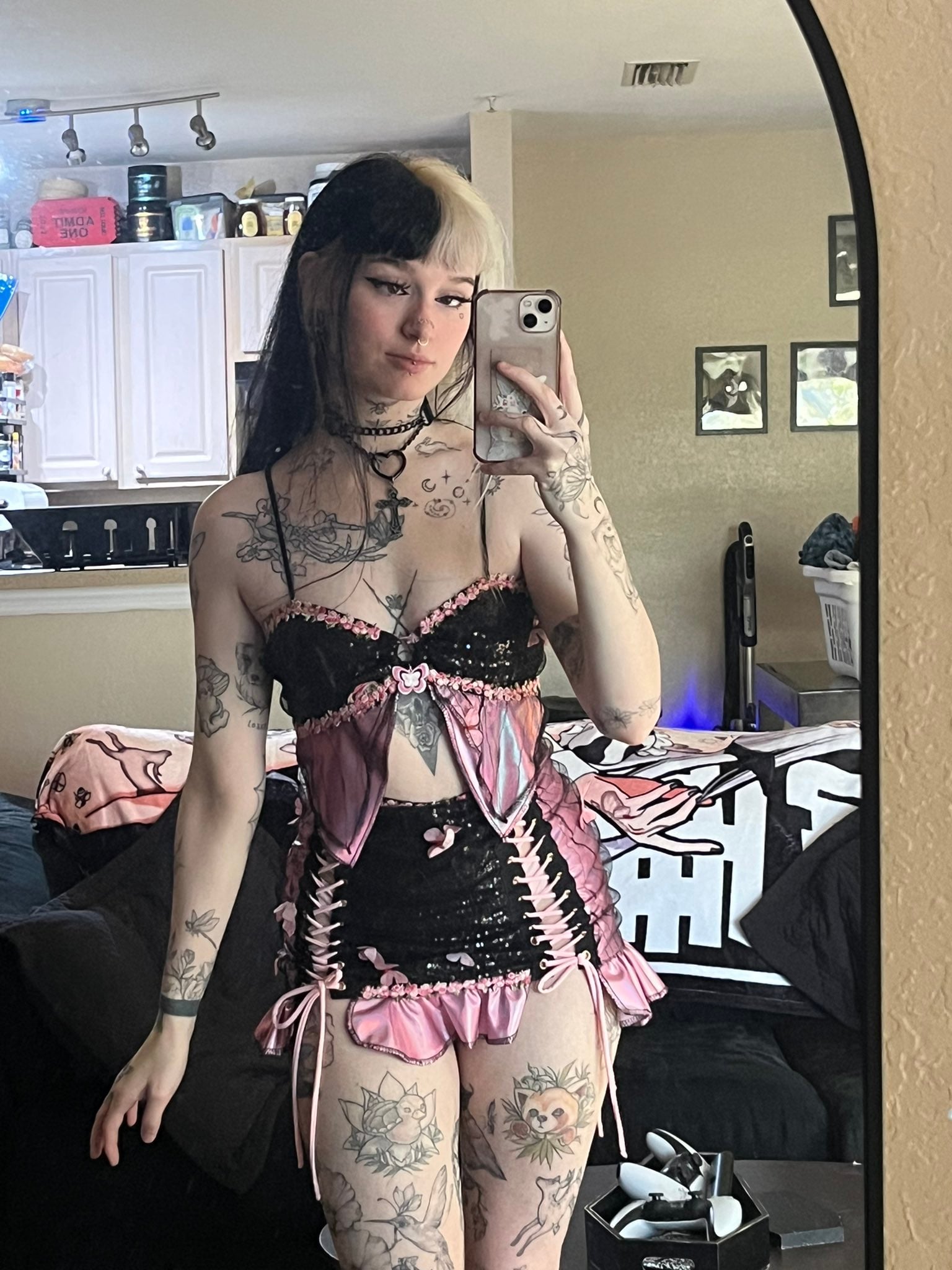 OnlyFans @VioletIsAWallflower - Profile, photos & links - Babepedia