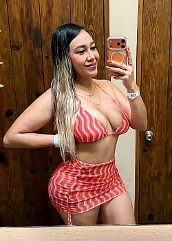 Abril Ortizch image 2 of 3