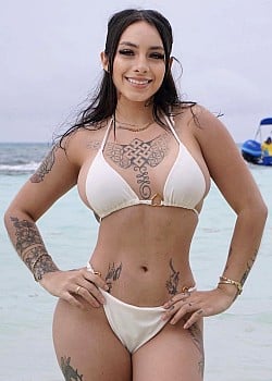 Adaia Garcia image 2 of 2
