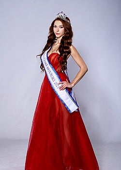 Adina Hynova image 1 of 4