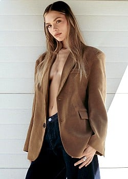 Adriana Dalia image 3 of 4