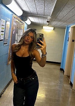 Adrianna Dellapenna image 2 of 4