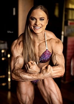Agata Jowik image 1 of 4