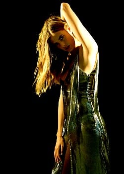 Agyness Deyn image 4 of 4