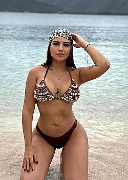 Ailyn Vanessa image 2 of 3