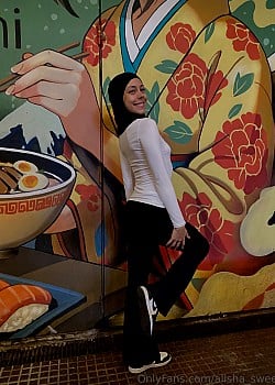 Aisha Noor image 2 of 4