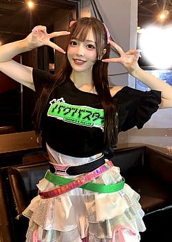 Akari Yura image 4 of 4
