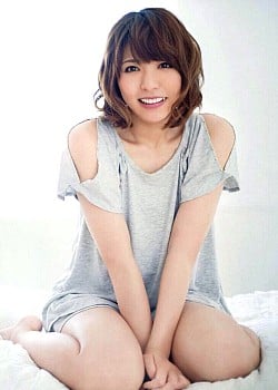 Aki Toyosaki image 2 of 4