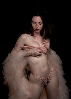 Aladora Rose image 2 of 4