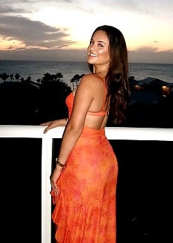 Alana Valladares image 3 of 4