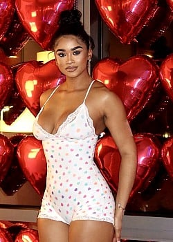 Alana Walker image 3 of 4