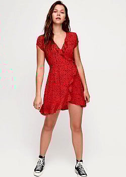 Alannah Walton image 4 of 4