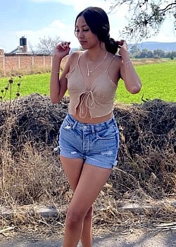 Alejandra Leon (Instagram) image 3 of 4