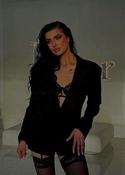 Alena Garms image 4 of 4