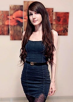 Alena Maurer image 1 of 2