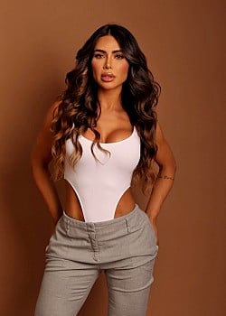 Alessandra Batista image 2 of 4