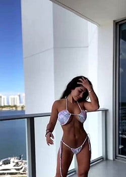 Alessandra Leon
