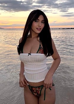 Alessandra Young image 3 of 4