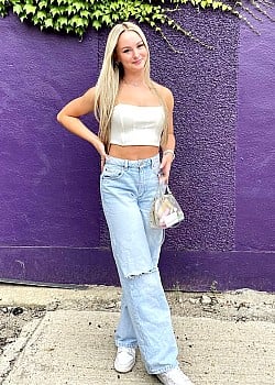Alexa Ebeling image 1 of 2