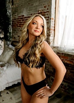 Alexa Leigh image 4 of 4