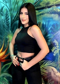 Alexandra Hernandez image 2 of 2
