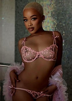 Alexandra Jade image 1 of 1