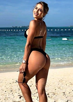Alexia Inguanzo image 4 of 4