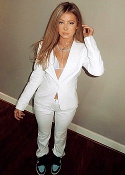 Alexis Bently image 2 of 4