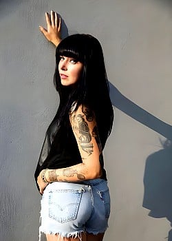 Alexis Krauss image 2 of 2