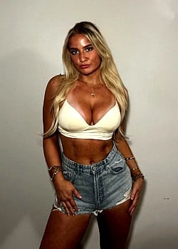 Alexis Sky (Instagram)