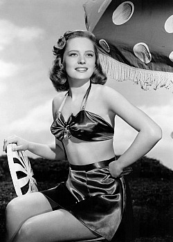 Alexis Smith (actress) image 2 of 4