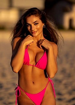Aleyna Krezz image 2 of 3