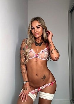 Ali Rose Roe image 3 of 4