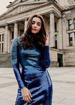 Alia Bhatt image 2 of 4